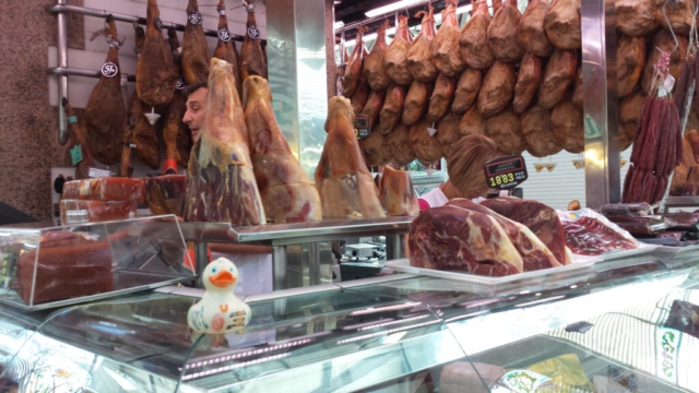 Fleischstand in der Markthalle von Valencia